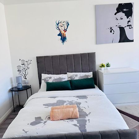 Modern Room In A 4 Bedroom Flat In London, Shared Bathroom! Екстер'єр фото