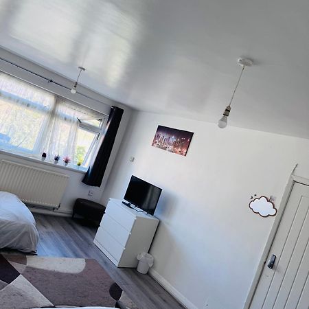 Modern Room In A 4 Bedroom Flat In London, Shared Bathroom! Екстер'єр фото