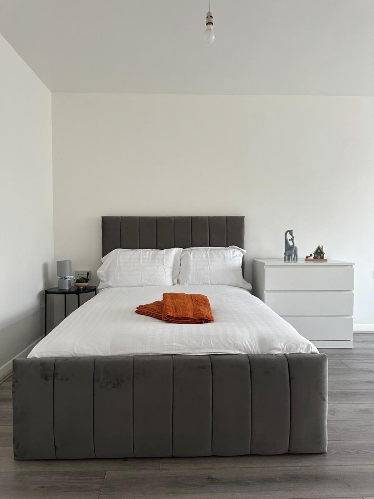Modern Room In A 4 Bedroom Flat In London, Shared Bathroom! Екстер'єр фото
