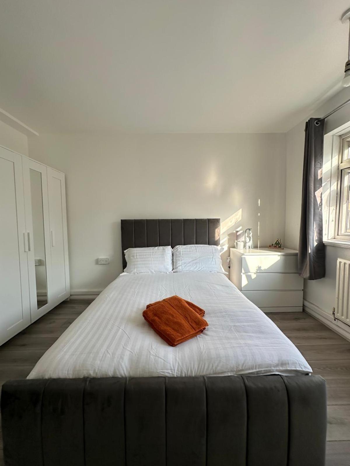 Modern Room In A 4 Bedroom Flat In London, Shared Bathroom! Екстер'єр фото