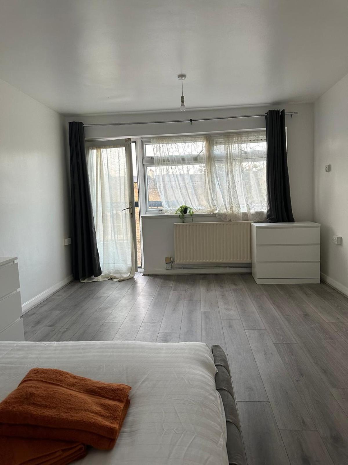 Modern Room In A 4 Bedroom Flat In London, Shared Bathroom! Екстер'єр фото