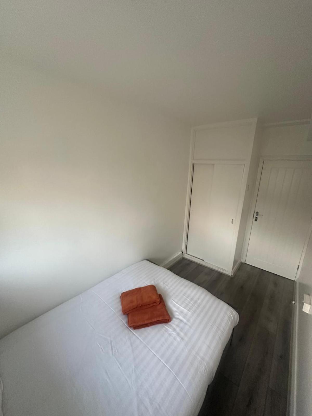 Modern Room In A 4 Bedroom Flat In London, Shared Bathroom! Екстер'єр фото