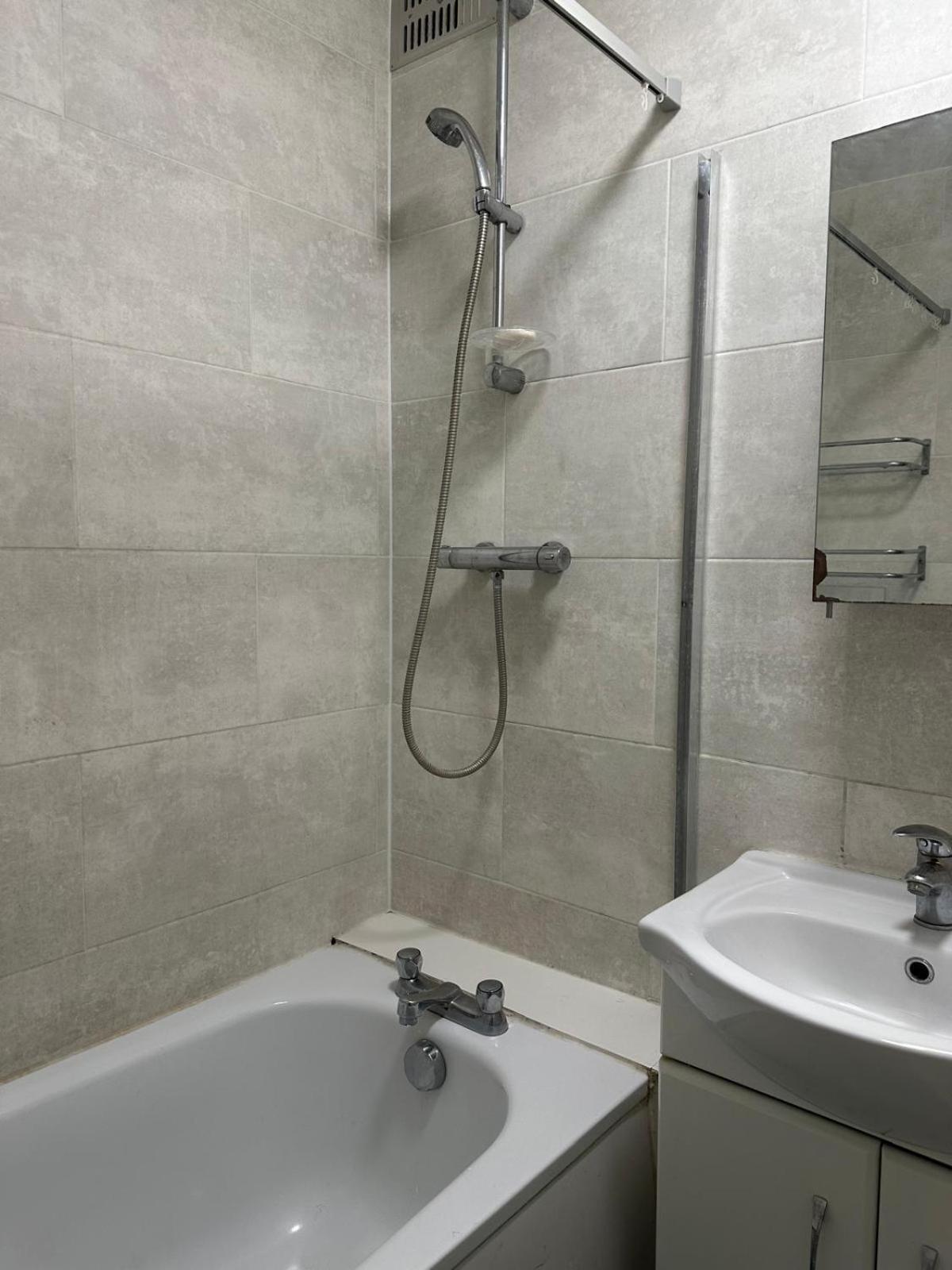 Modern Room In A 4 Bedroom Flat In London, Shared Bathroom! Екстер'єр фото