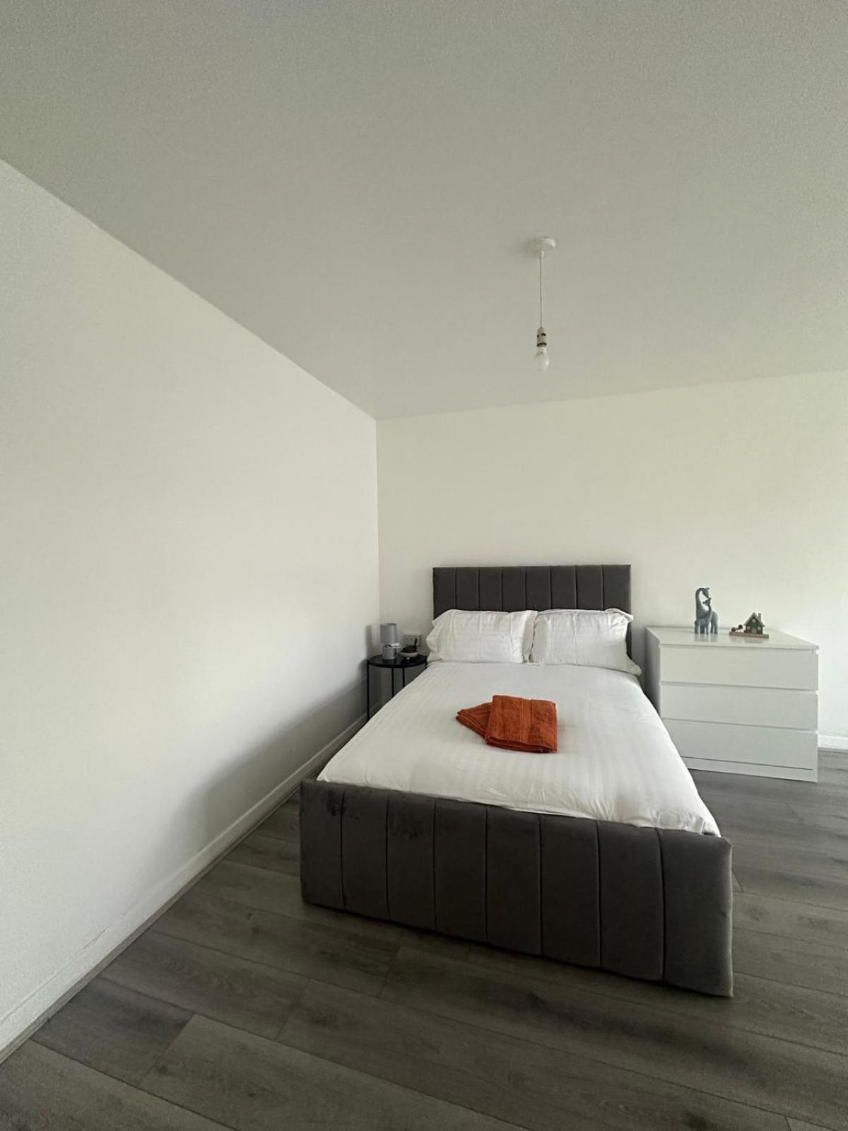 Modern Room In A 4 Bedroom Flat In London, Shared Bathroom! Екстер'єр фото