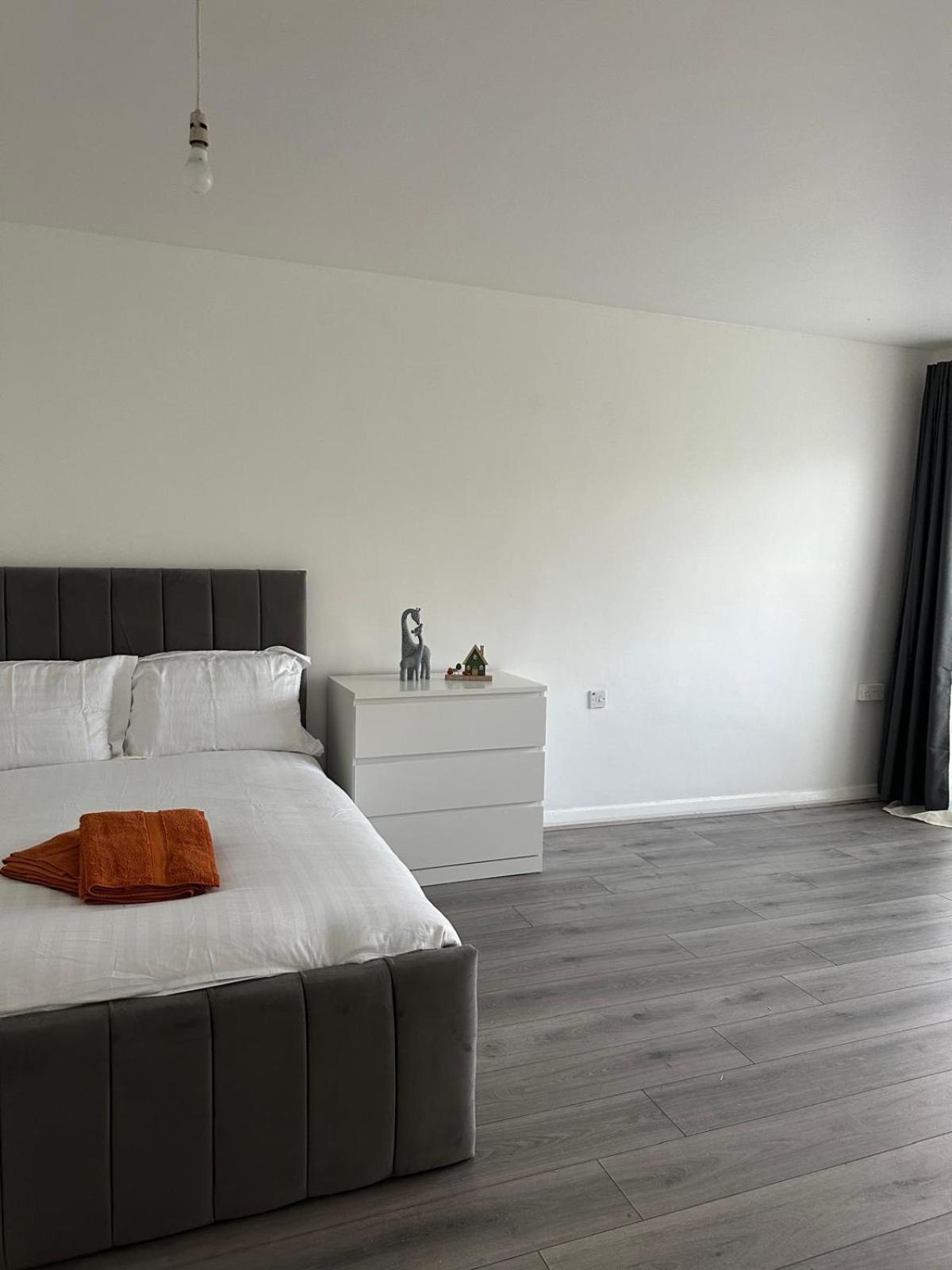 Modern Room In A 4 Bedroom Flat In London, Shared Bathroom! Екстер'єр фото