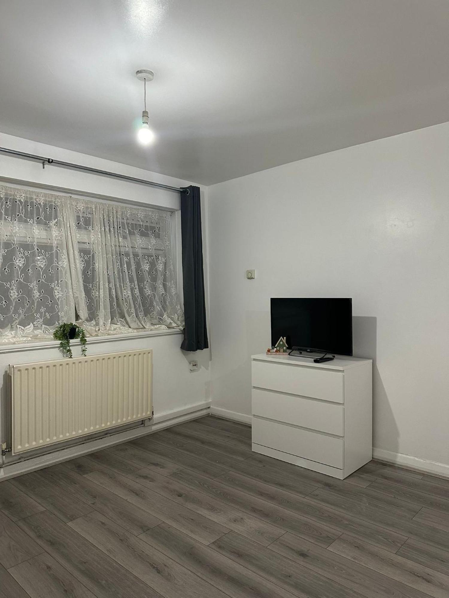 Modern Room In A 4 Bedroom Flat In London, Shared Bathroom! Екстер'єр фото