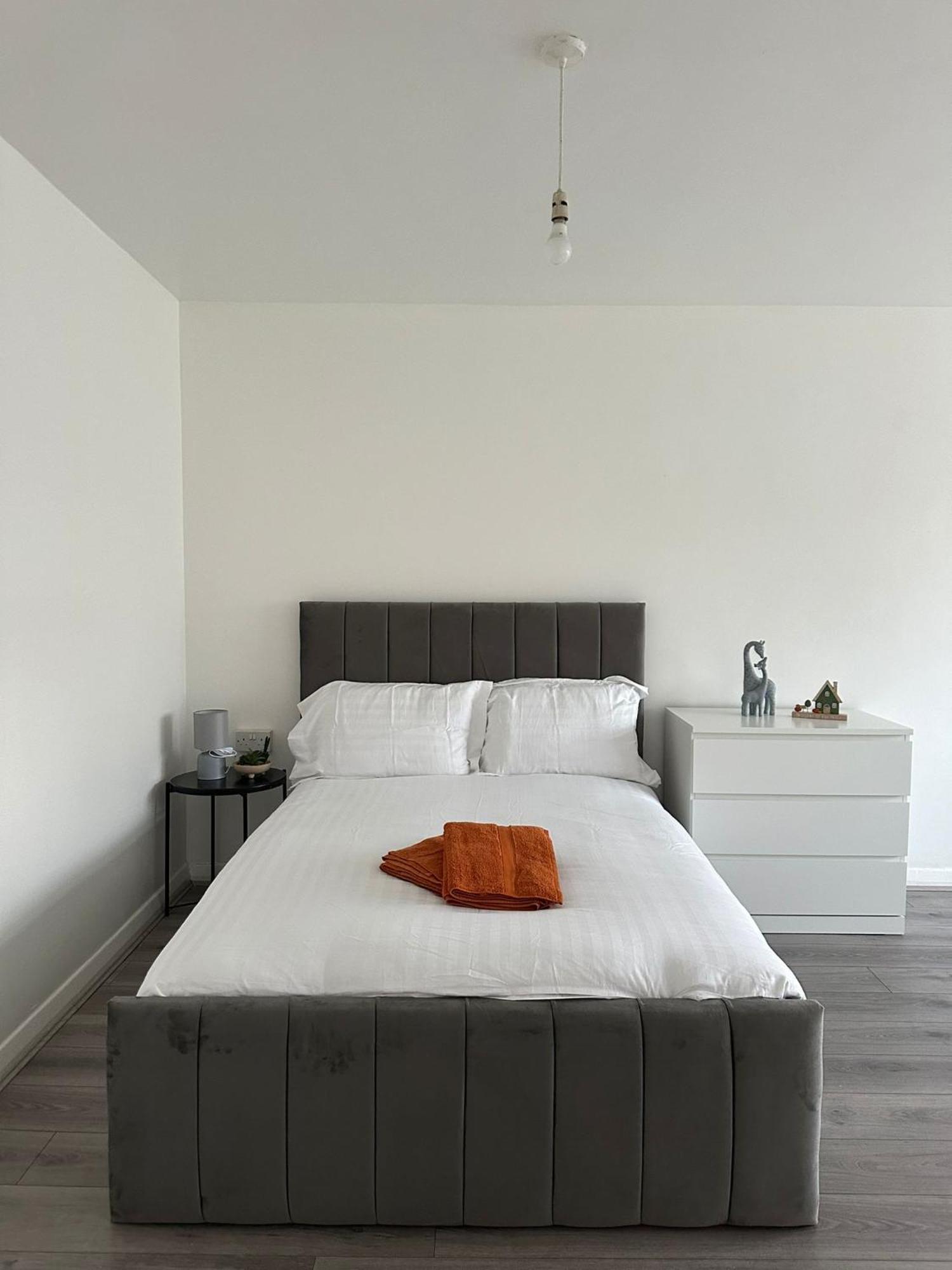 Modern Room In A 4 Bedroom Flat In London, Shared Bathroom! Екстер'єр фото