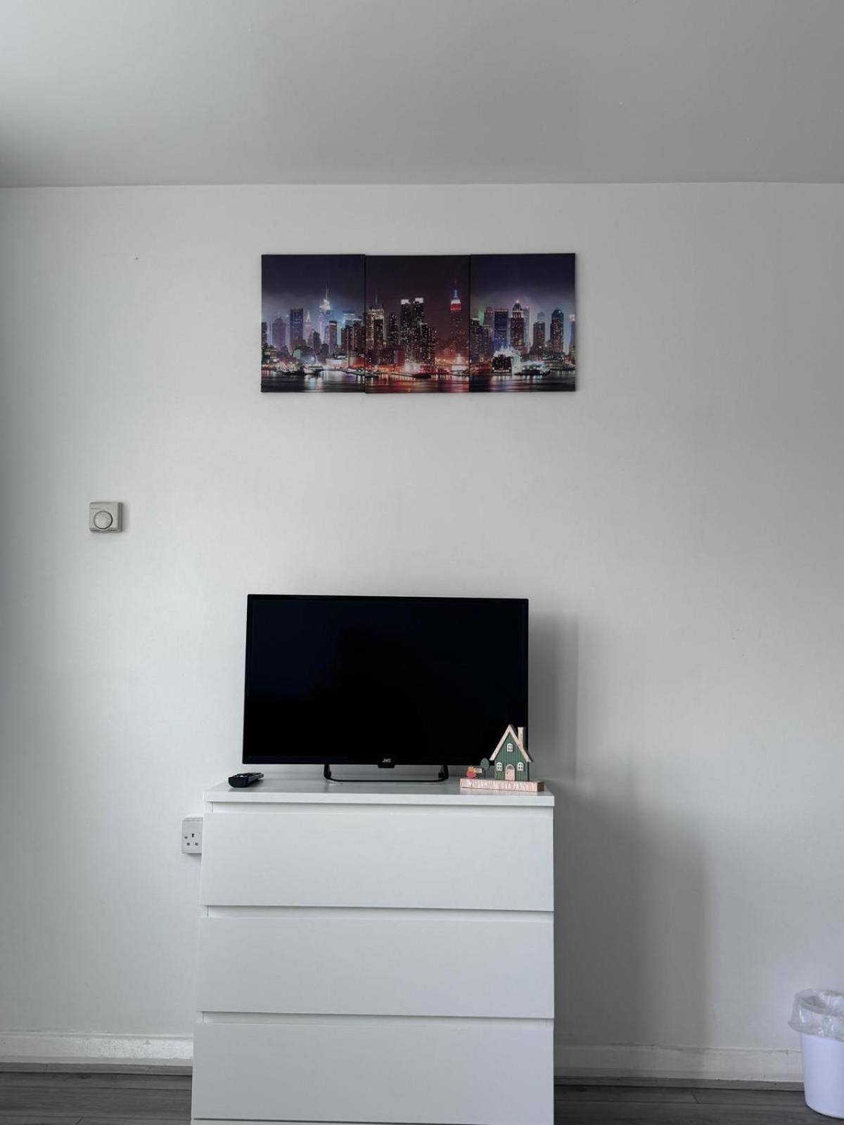 Modern Room In A 4 Bedroom Flat In London, Shared Bathroom! Екстер'єр фото