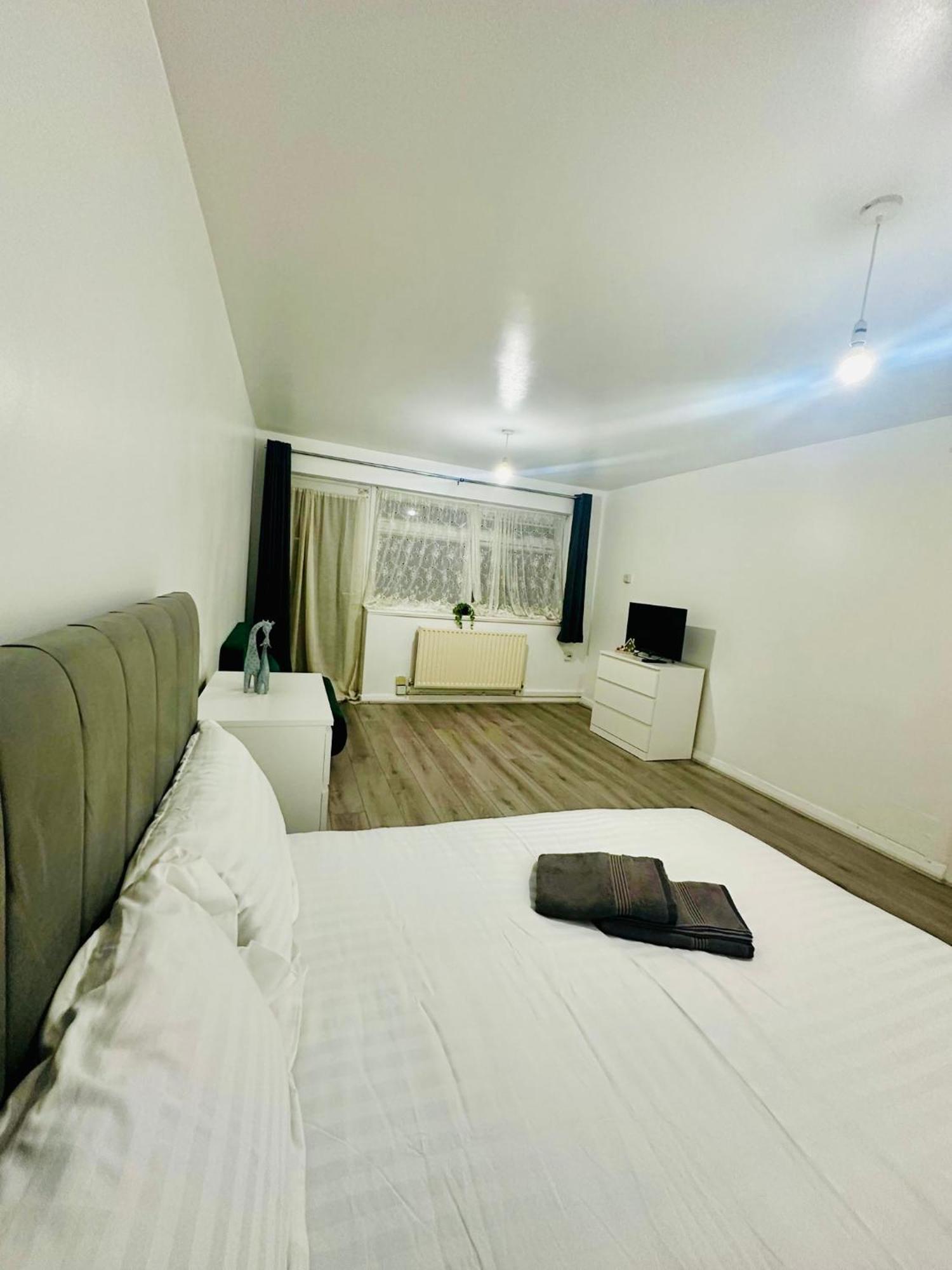 Modern Room In A 4 Bedroom Flat In London, Shared Bathroom! Екстер'єр фото