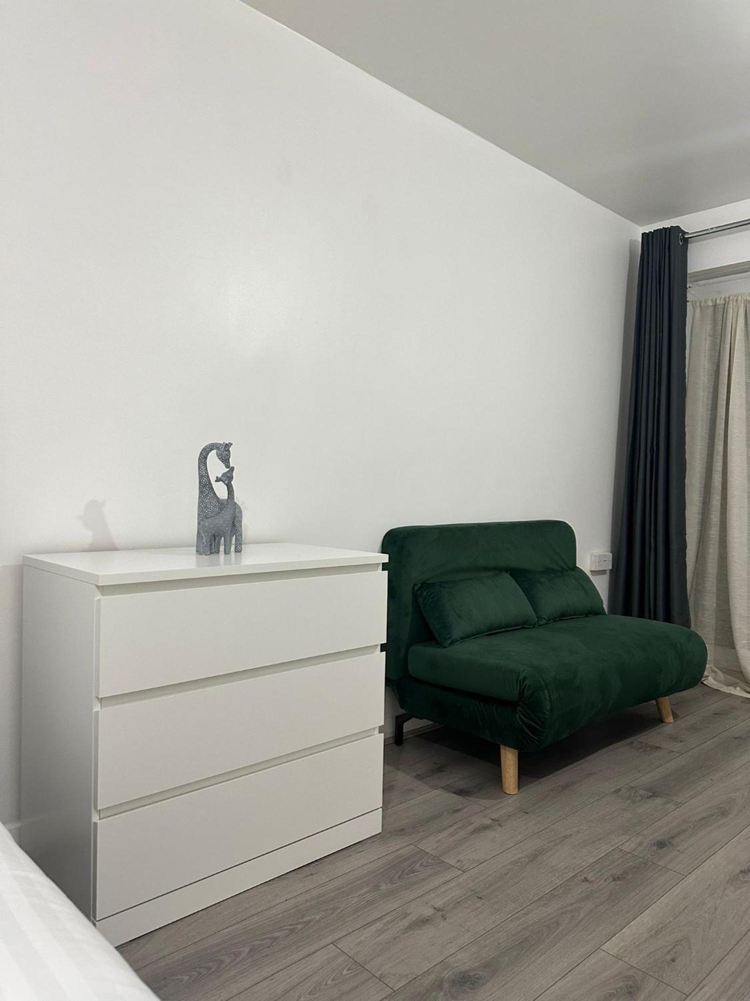 Modern Room In A 4 Bedroom Flat In London, Shared Bathroom! Екстер'єр фото