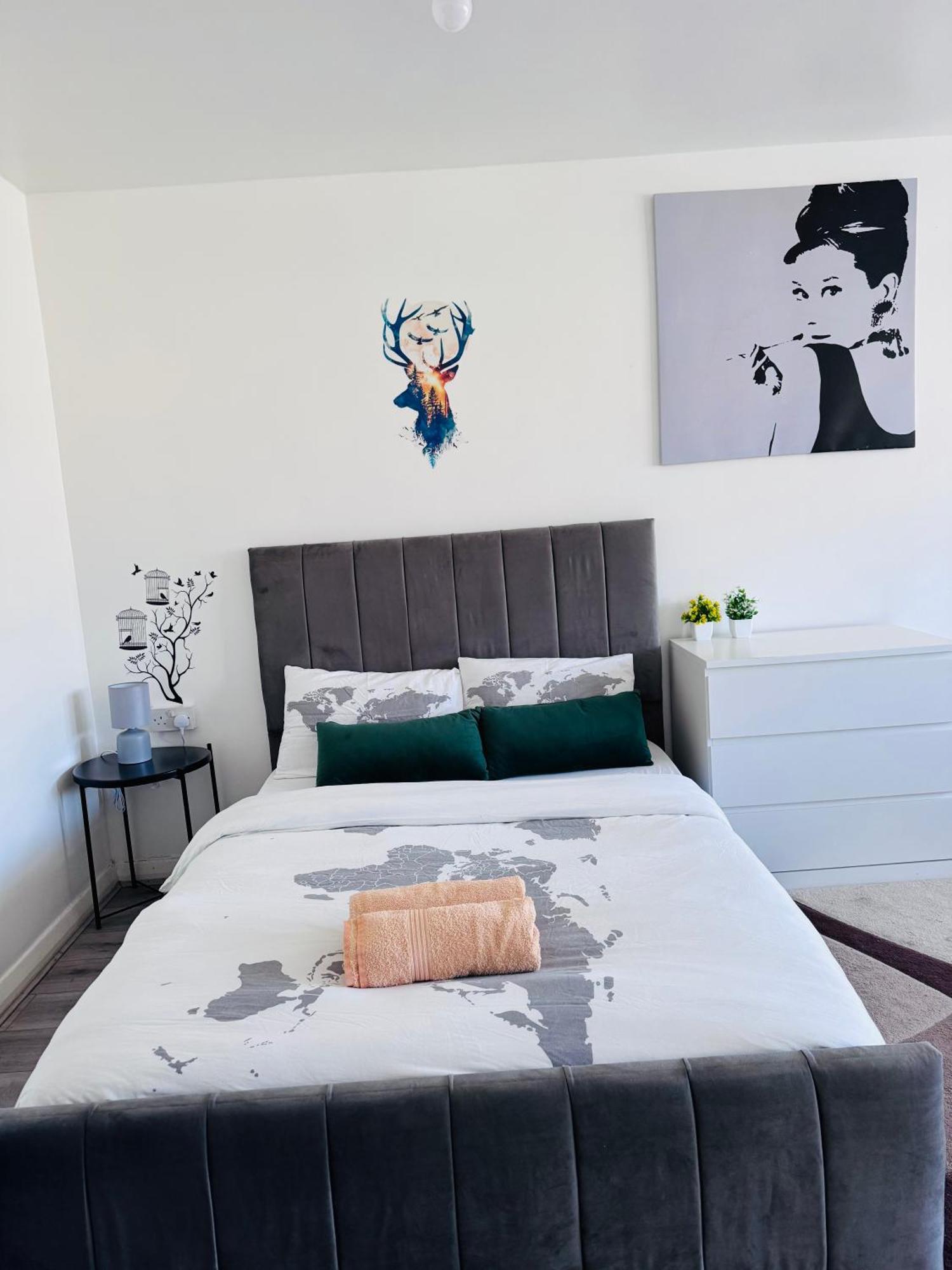 Modern Room In A 4 Bedroom Flat In London, Shared Bathroom! Екстер'єр фото