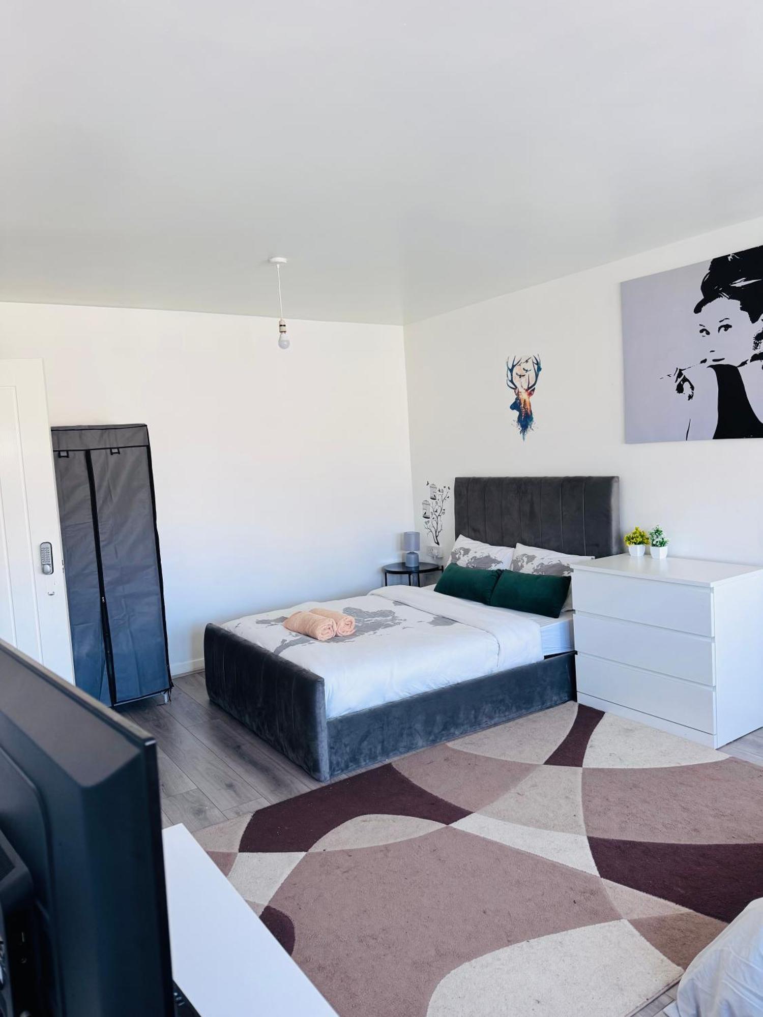 Modern Room In A 4 Bedroom Flat In London, Shared Bathroom! Екстер'єр фото